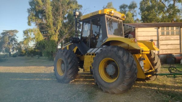 TRACTOR PAUNY P-TRAC180,CABINA CON AA/CC, BUEN ESTADO GENERAL - Image 3