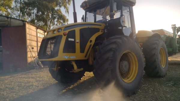 TRACTOR PAUNY P-TRAC180,CABINA CON AA/CC, BUEN ESTADO GENERAL - Image 2