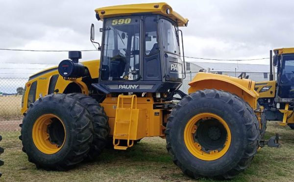 TRACTOR PAUNY 590 BRAVO, DUALES 23.1X30, HIDRA 300LTS/MIN, MUY BUENO - Image 2