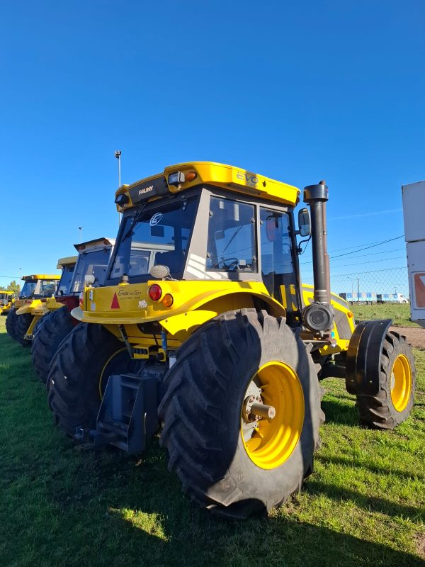 TRACTOR PAUNY 230A EVO, RODADO SIMPLE 23.1X30, EXCELENTE, 3000HS. - Image 2