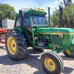 TRACTOR JOHN DEERE 2850, RODADO SIMPLE 18,4x34, CABINA PUERTA DELANTERA.