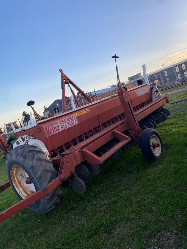 SEMBRADORA VELOZ 2000 JPC, 25 A 17, DOBLE FLEJE, DISCO Y ZAPATA, CON FETI Y TIRO DE PUNTA