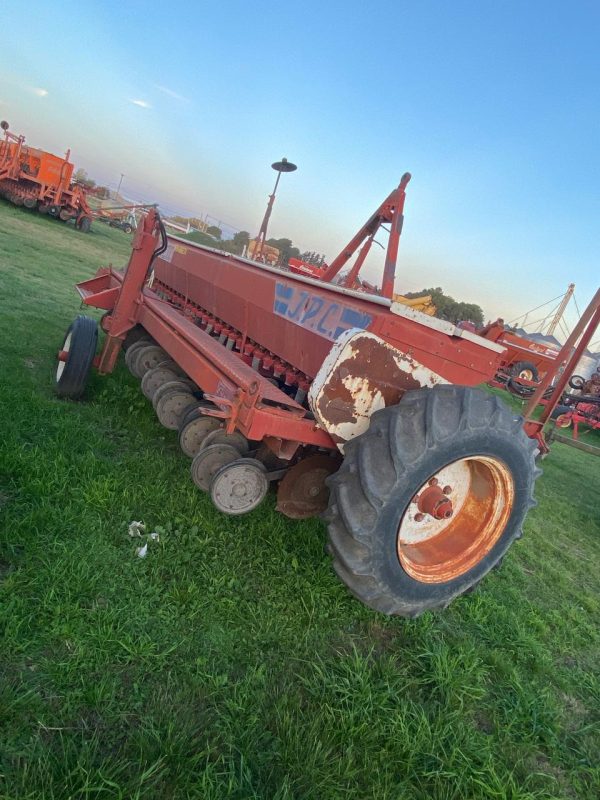 SEMBRADORA VELOZ 2000 JPC, 25 A 17, DOBLE FLEJE, DISCO Y ZAPATA, CON FETI Y TIRO DE PUNTA - Image 3