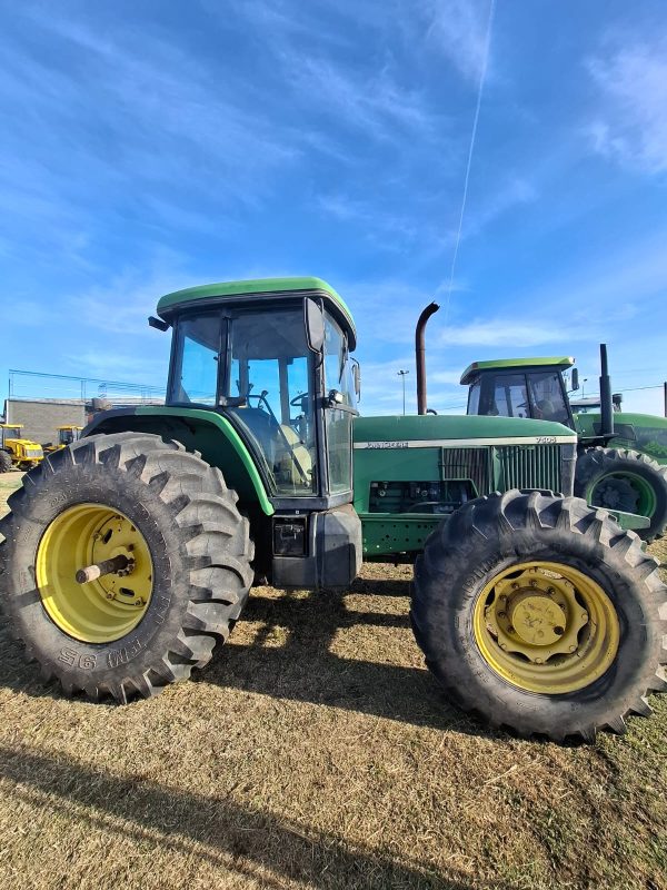 TRACTOR JOHN DEERE 7505 DT, RODADO SIMPLE 23.1X30, CABINA ORIGINAL, GOMAS MUY BUENAS - Image 4