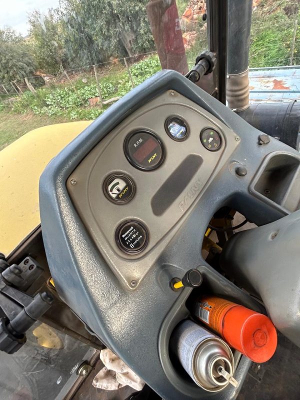 TRACTOR PAUNY 250A EVO, RODADO SIMPLE 24.5X32, MUY BUENO, GOMAS 15% - Image 3