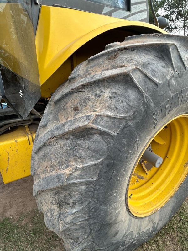 TRACTOR PAUNY 250A EVO, RODADO SIMPLE 24.5X32, MUY BUENO, GOMAS 15% - Image 5