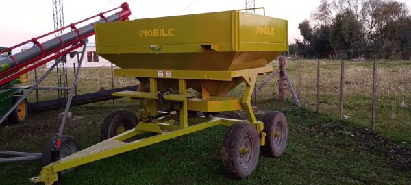 FERTILIZADORA A PLATO NOBILE, 3000LTS, DOBLE DISCO, BALANCIN, SEMI NUEVA - Image 2