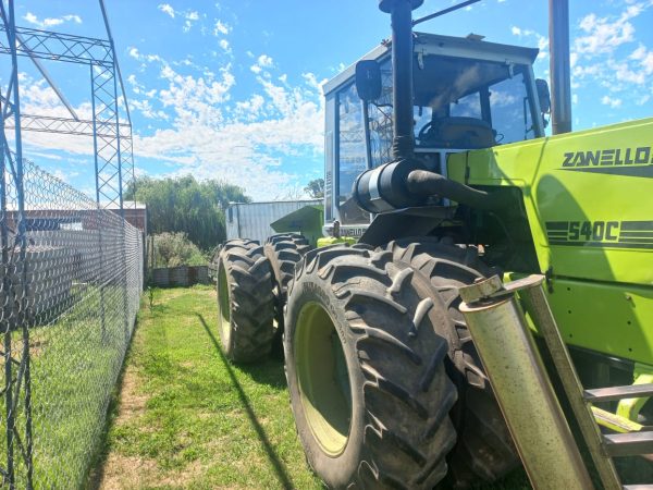TRACTOR ZANELLO 540C, MUY BUENO, 4000HS, DUALES 18.4X34, VIGIA, CON PISA PALO, SIN PILOTO - Image 2
