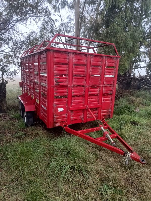 ACOPLADO JAULA J Y M MORO 4X2 CON ALTURA ESPECIAL, PORTON TRASERO, BALANCIN - Image 2