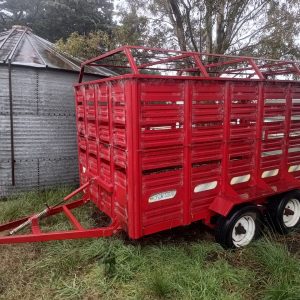 ACOPLADO JAULA 4X2 CON ALTURA ESPECIAL, PORTON TRASERO, BALANCIN