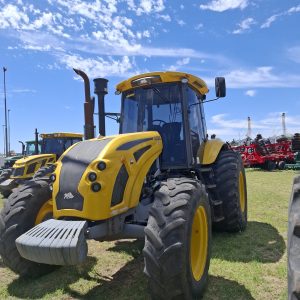 TRACTOR PAUNY AUDAZ 2200, RODADO RADIAL 800/65 R32, HIDRAULICO CENTRO CERRADO DE 300LTS/M