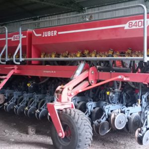 SEMBRADORA JUBER 8400 DE 36 A 23.3 FINA, CON KIT NEUMATICO MATERMAC 12/70 VARIABLE