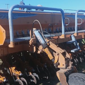 SEMBRADORA AGROMETAL MX2321, DE 23 A 21, SIN MONITOR